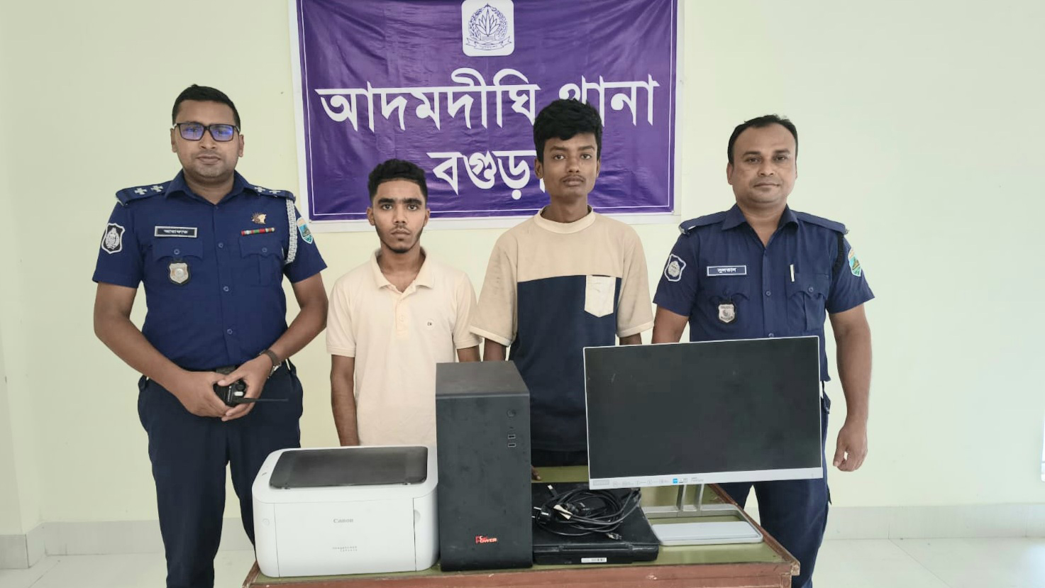 আদমদীঘি শিক্ষা অফিসে চুরি হওয়া মালামালসহ ২ তরুণ গ্রেপ্তার