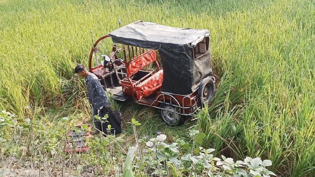 আদিতমারীতে অটোরিকশা উল্টে নিহত ২, আহত ১