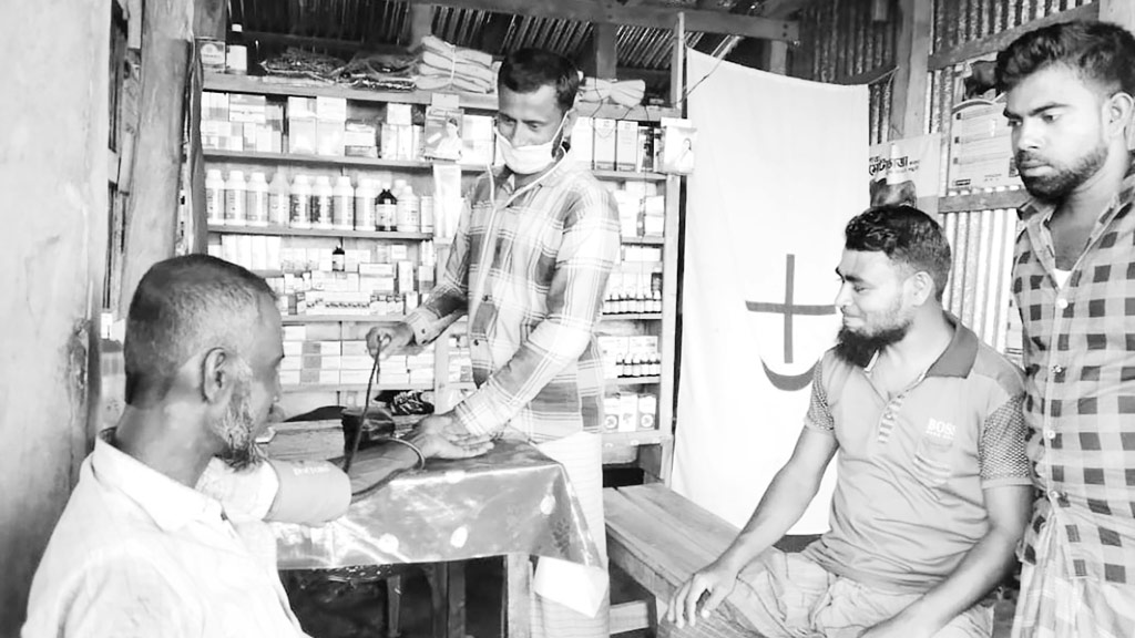 ওষুধের দোকানিই ভরসা চরগাসিয়ার চিকিৎসায়