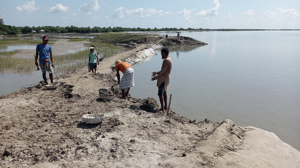 বছর না ঘুরতেই কোটি টাকার বাঁধে ধস