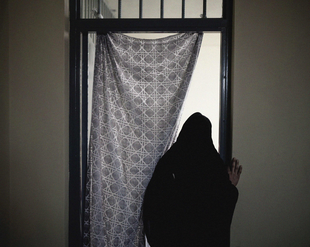 স্বামীর মার খেয়েছ, মরে তো যাওনি—বিচ্ছেদ চাইতে আসা নারীকে আফগান বিচারক