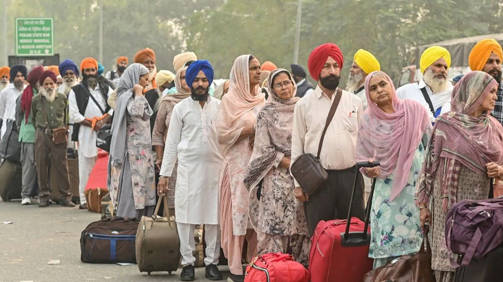 পাকিস্তানে তীর্থযাত্রায় গিয়ে ফেরেননি শিখ নারী, ইসলাম গ্রহণ ও মুসলিমকে বিয়ের খবর