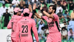 ওয়াকার-শোয়েব আখতারের রেকর্ড ভাঙলেন আফ্রিদি