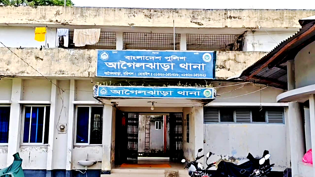 গুজব ছড়িয়ে আগৈলঝাড়া থানায় হামলায় প্রধান আসামিসহ গ্রেপ্তার ৫
