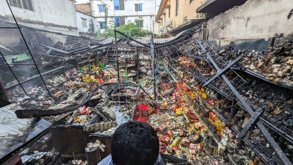 কুমিল্লার চৌদ্দগ্রামে ডিপার্টমেন্ট স্টোরে আগুন, পুড়ল কোটি টাকার মালামাল