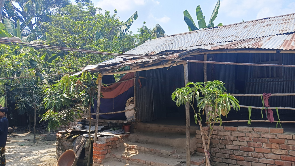 গায়ে কেরোসিন ঢেলে আগুন, কলেজছাত্রীর মৃত্যু