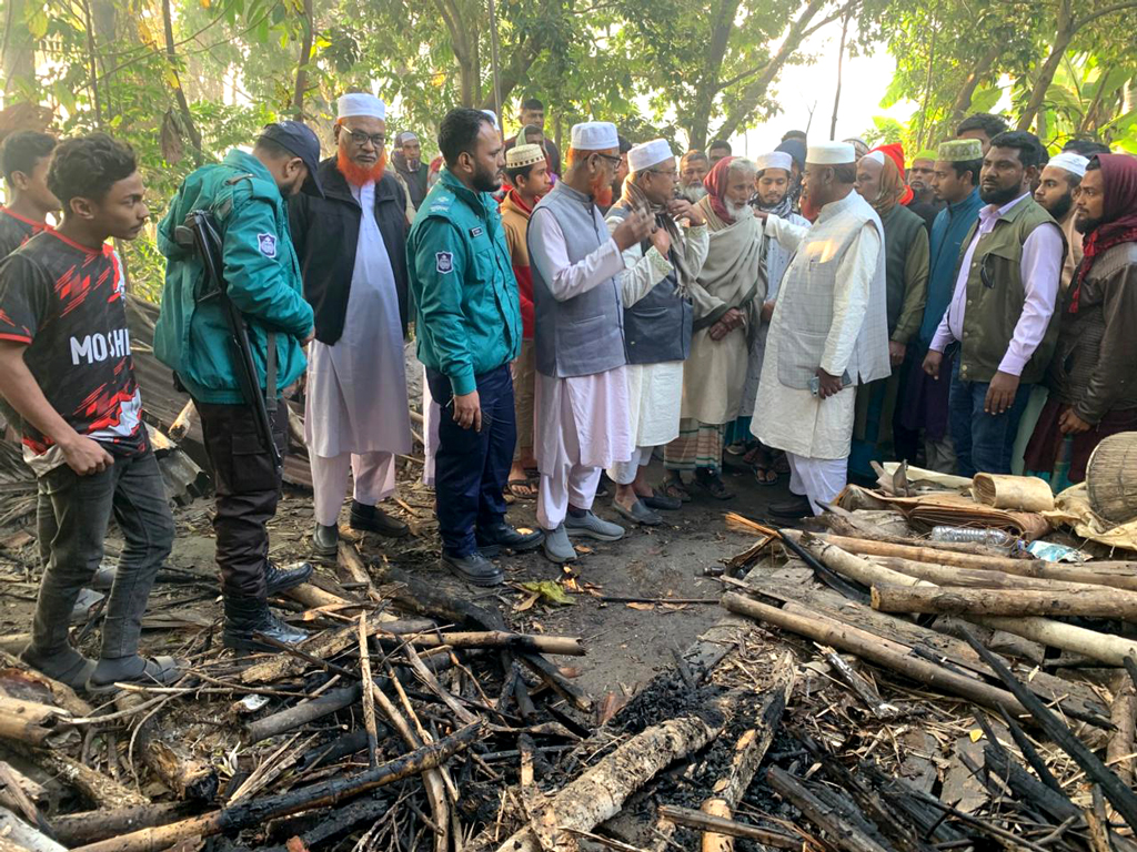 খুলনায় দাঁড়িপাল্লায় ভোট দেওয়ায় জামায়াত সমর্থকের বাড়িতে আগুন লাগানোর অভিযোগ
