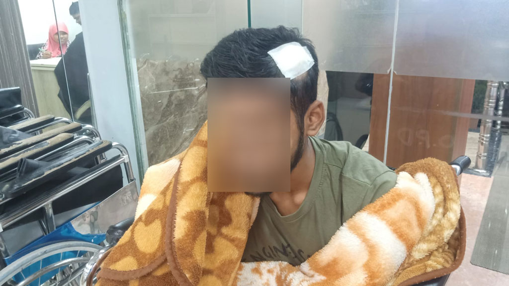 উত্তরায় শিক্ষকের ডাস্টারের আঘাতে ছাত্র রক্তাক্ত, বিচারের দাবিতে বিক্ষোভ