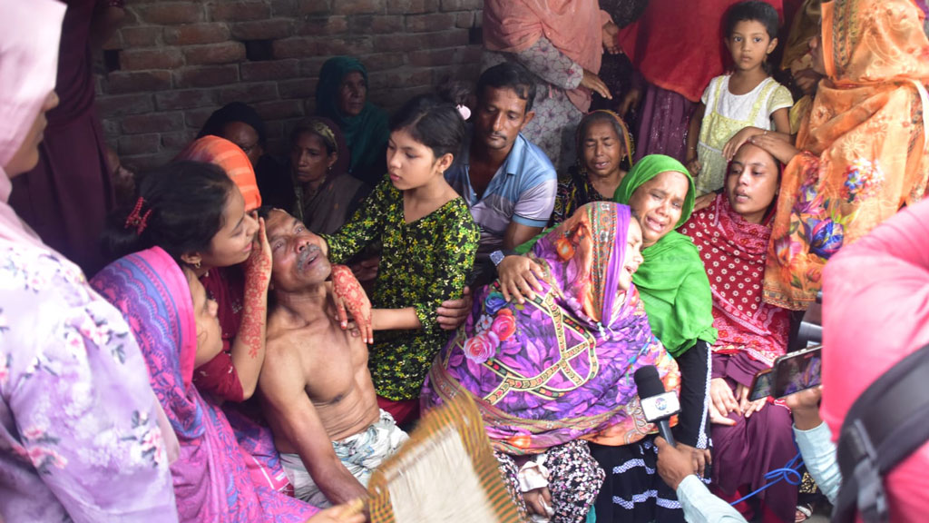রাজশাহীতে ৪ জনের লাশ উদ্ধার, ‘আমরা মরে গেলাম ঋণের দায়ে আর খাওয়ার অভাবে’
