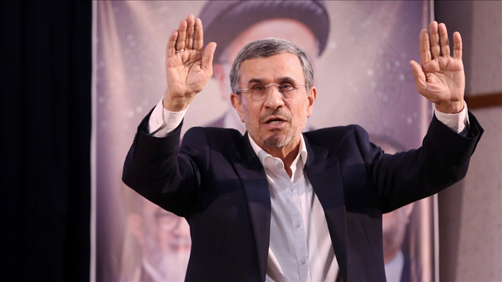 জীবিত আছেন আহমেদিনেজাদ, দাবি উপদেষ্টার