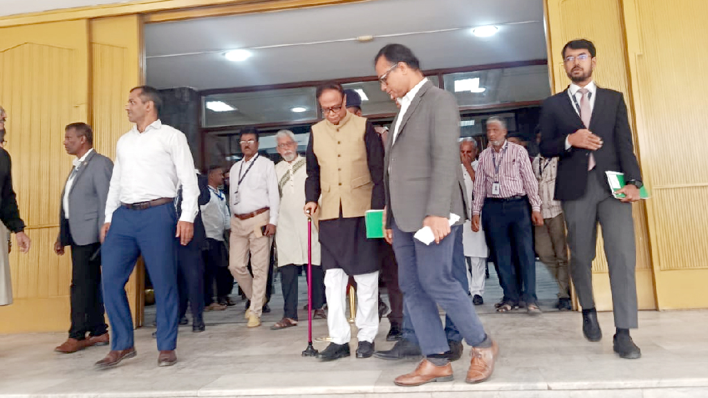 গভর্নর বদল নিয়ে দিনভর যা হলো