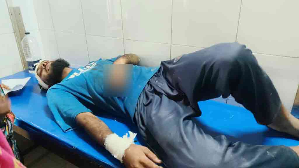 সাটুরিয়ায় রাস্তা বন্ধ করে ঘর নির্মাণ নিয়ে সংঘর্ষ, আহত ৭
