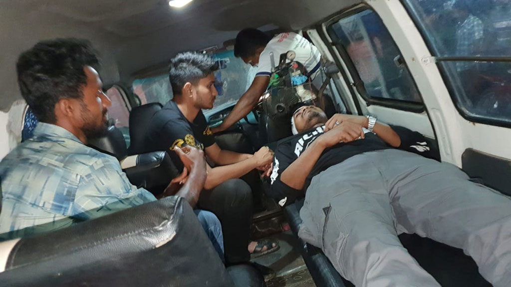 ব্যাংকে টাকা জমা দেওয়া নিয়ে দ্বন্দ্ব, ৩ জনকে ছাত্রদলের মারধর