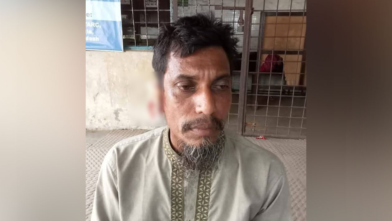 বাকিতে সিগারেট না দেওয়ায় দোকানির কান কামড়ে ছিঁড়লেন যুবক