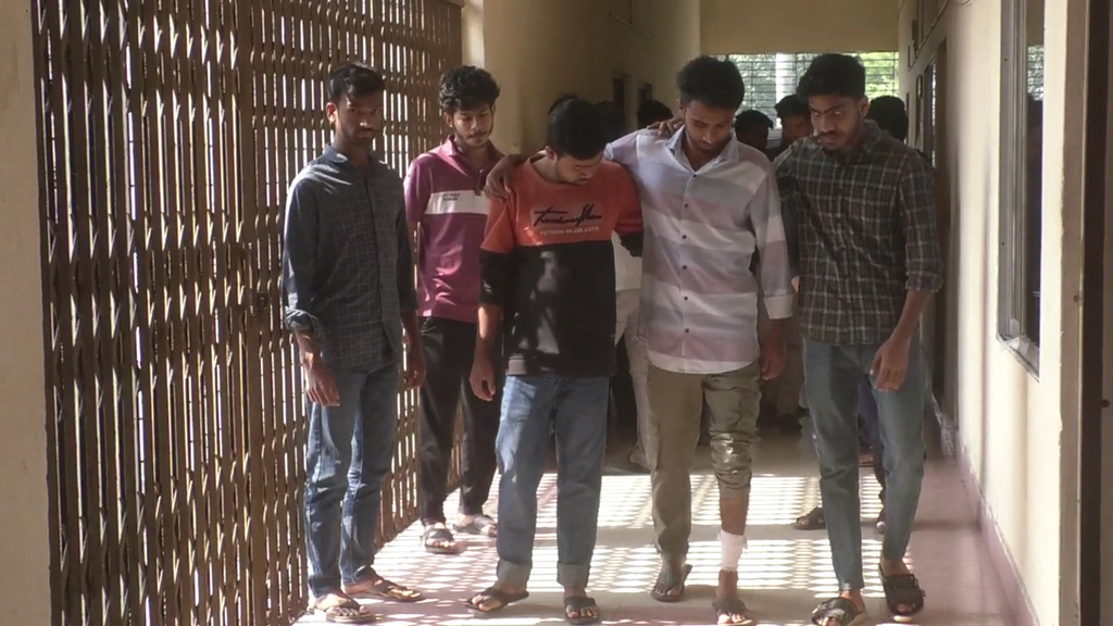 সংঘর্ষের পর যবিপ্রবি ক্যাম্পাস থমথমে, সেই দোকানদার আটক