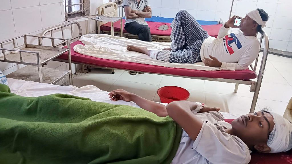 অনুষ্ঠানের ভিডিওধারণ কেন্দ্র করে দুই গ্রামবাসীর মধ্যে সংঘর্ষ, আহত ১০