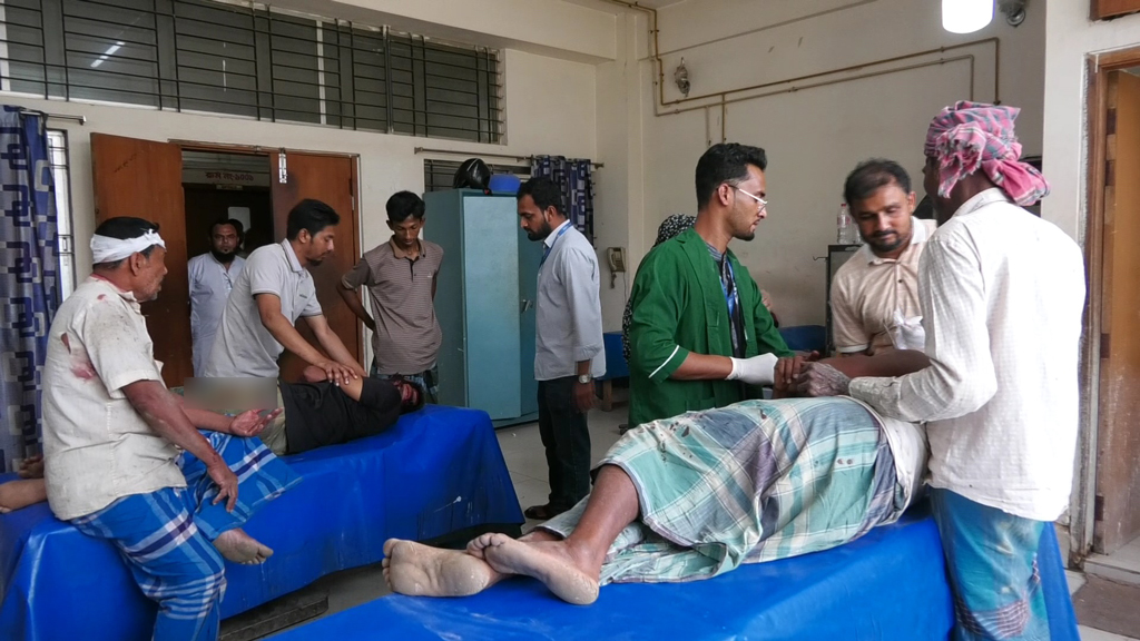 নারীদের দোয়া মাহফিলে হামলার অভিযোগ, সংঘর্ষে আহত ৮