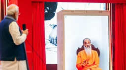 মৃত্যুর ৩৩ বছর পর ধর্মগুরুর হলোগ্রাফিক ইমেজের কাছ থেকে আশীর্বাদ নিলেন মোদি