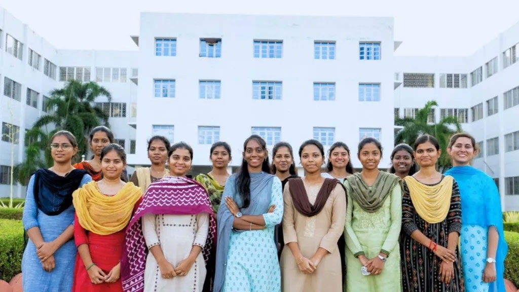 এআইকে প্রশিক্ষণের কেন্দ্র হয়ে উঠছে তামিলনাড়ুর প্রত্যন্ত গ্রাম