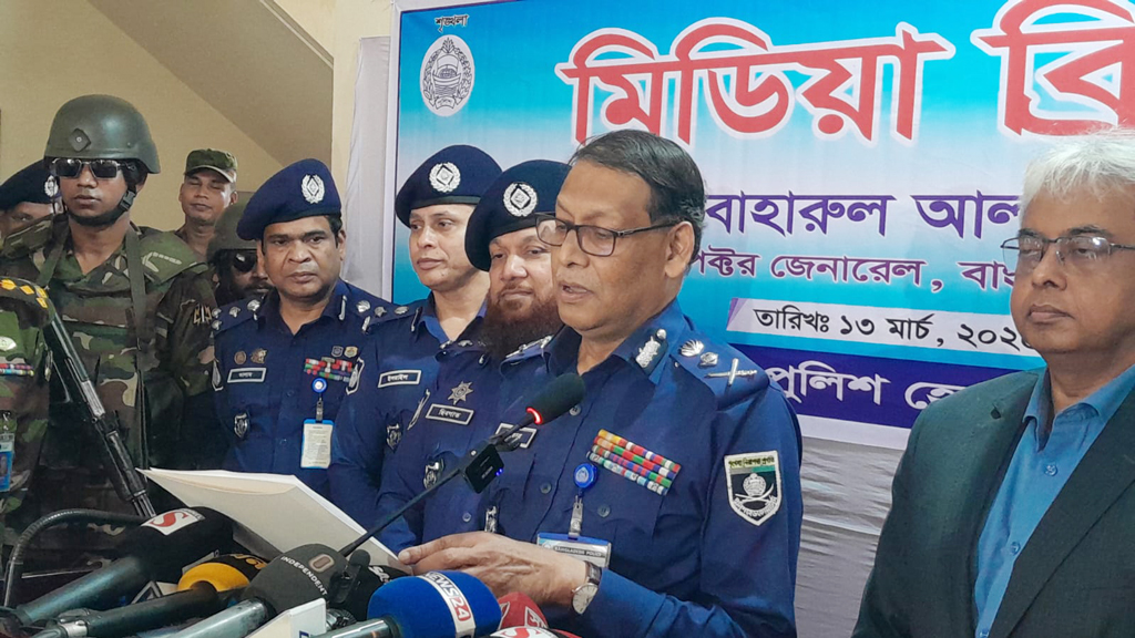 রাস্তা অবরোধ করে জনদুর্ভোগ সৃষ্টি করা যাবে না: আইজিপি