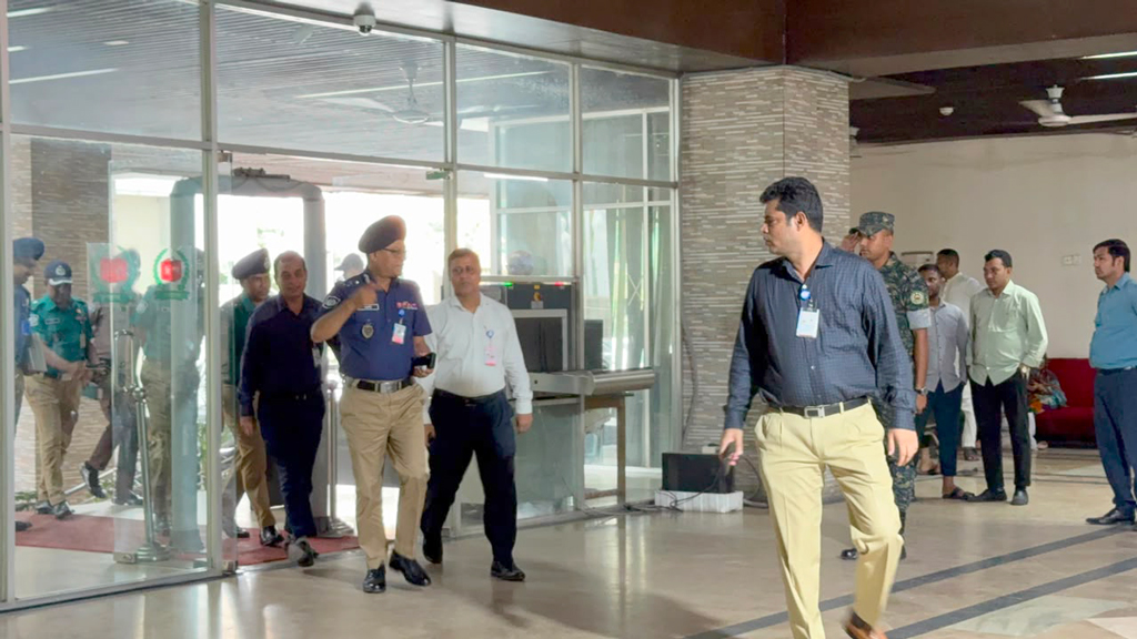 স্থানীয় সরকার নির্বাচন নিয়ে সিইসির সঙ্গে আইজিপির বৈঠক