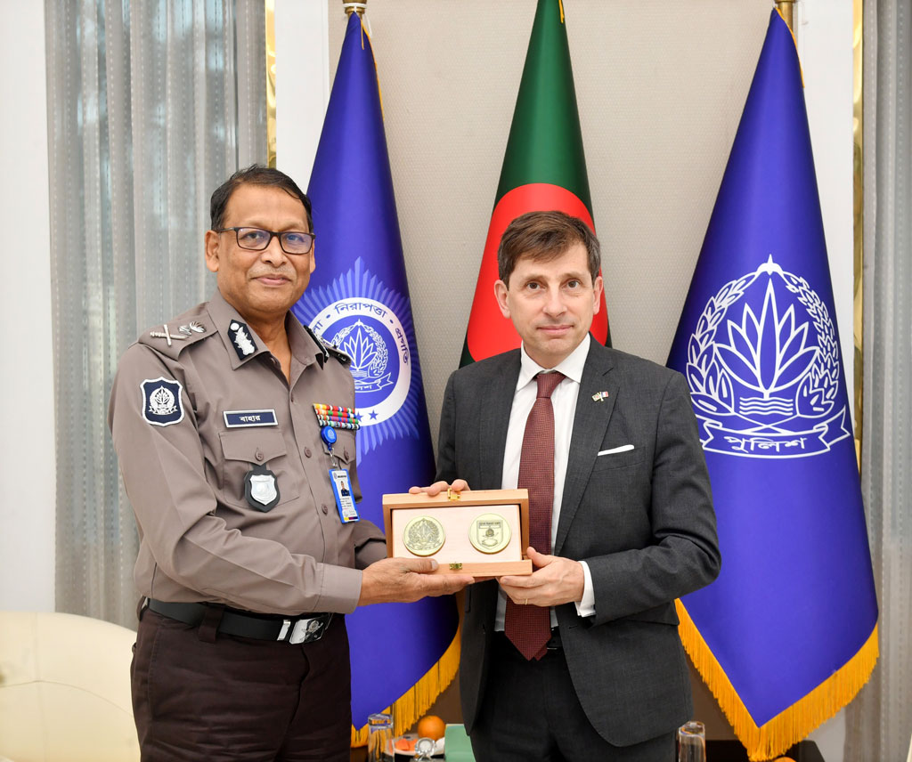 আইজিপির সঙ্গে ফ্রান্সের রাষ্ট্রদূতের সৌজন্য সাক্ষাৎ