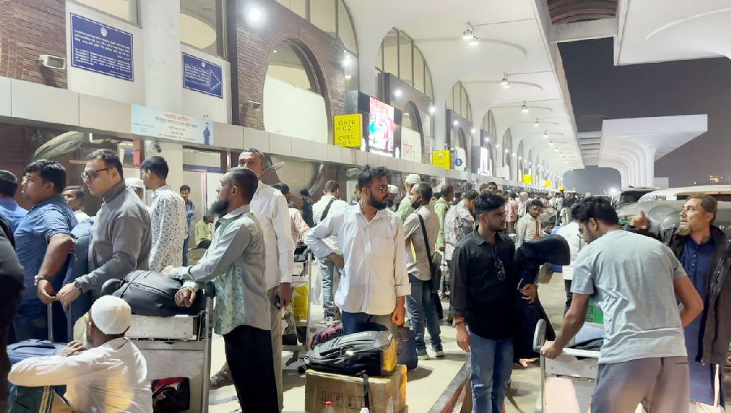 মধ্যপ্রাচ্যগামী ফ্লাইট স্থগিতে বিমানবন্দরে হাজারো যাত্রীর ভোগান্তি