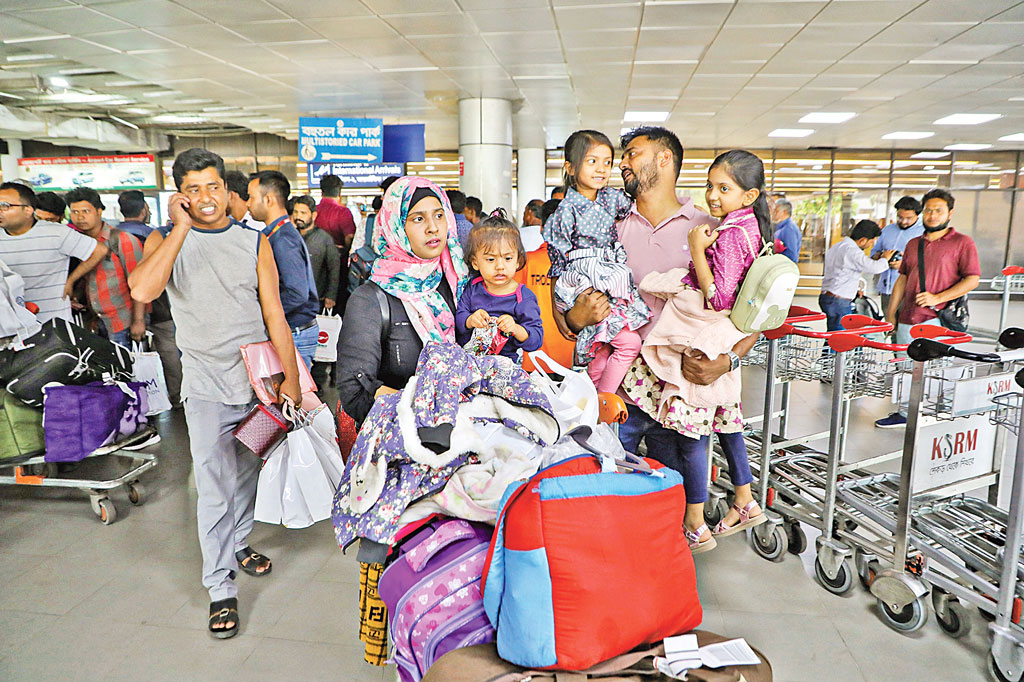 বিমানবন্দরে অব্যবস্থাপনা ও রিমান্ড সমাচার