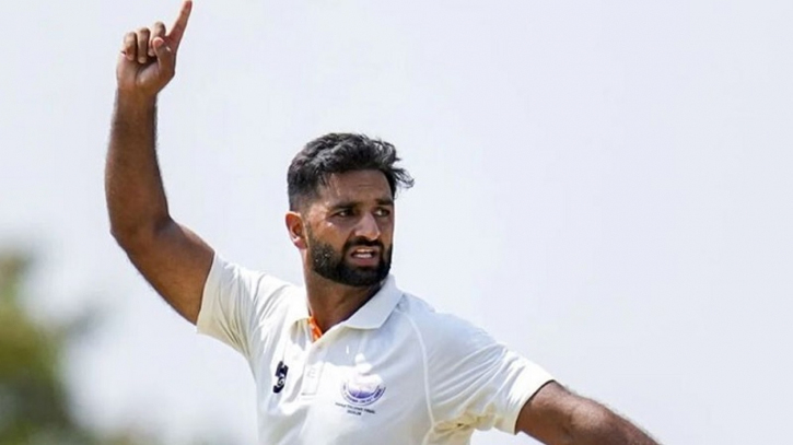 ২০২৫-২৬ রঞ্জি ট্রফিতে ৬০ উইকেট নিয়ে অনন্য কীর্তি গড়েছেন আকিব নবি। দুর্দান্ত বোলিংয়ে ভারতীয় দলে কড়া নাড়ছেন তিনি। ছবি: সংগৃহীত