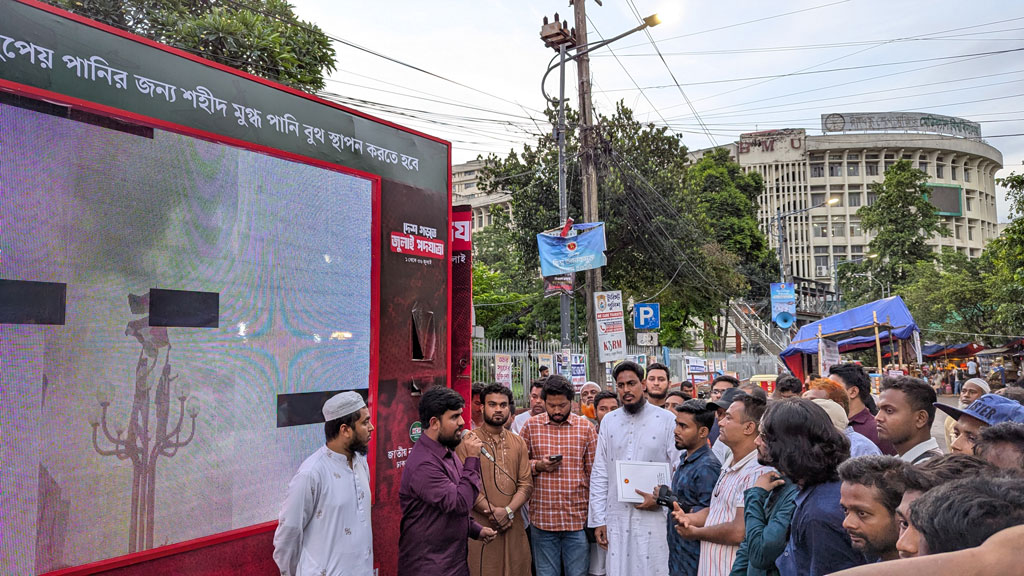 ককটেল মেরে সাধারণ মানুষকে এনসিপি থেকে বিচ্ছিন্ন করা যাবে না: আখতার