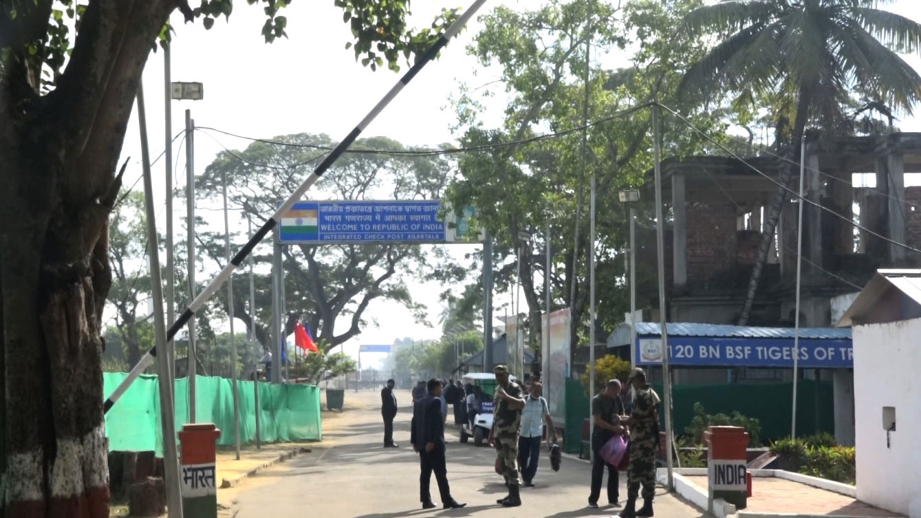 অচলাবস্থায় আখাউড়া স্থলবন্দর, বিপাকে রপ্তানিকারকেরা