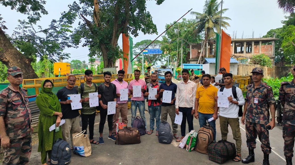 ভারতে কারাভোগ শেষে আখাউড়া সীমান্ত দিয়ে দেশে ফিরলেন ১১ জন