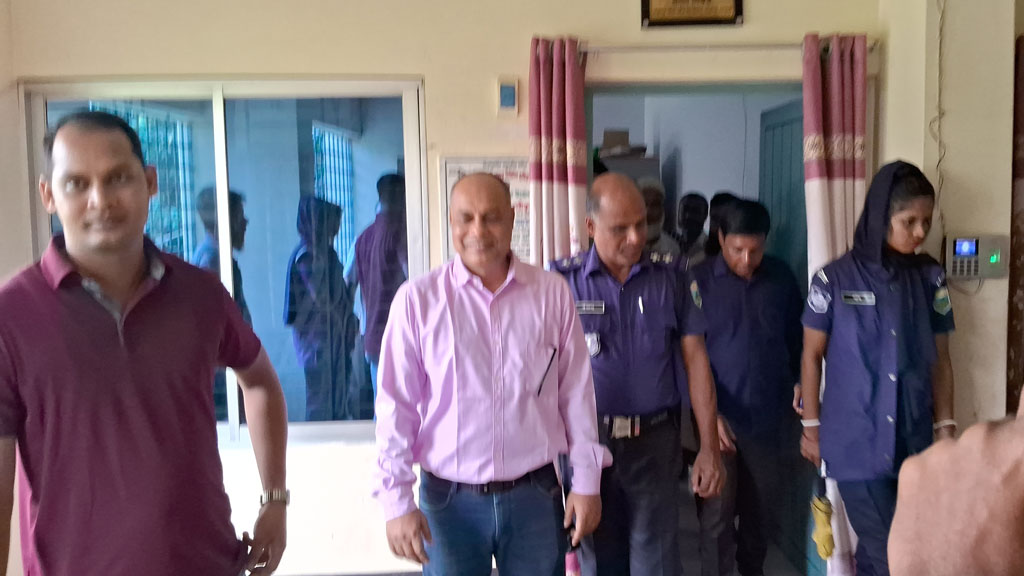 জয়পুরহাটে হত্যা মামলায় স্কুলশিক্ষক গ্রেপ্তার
