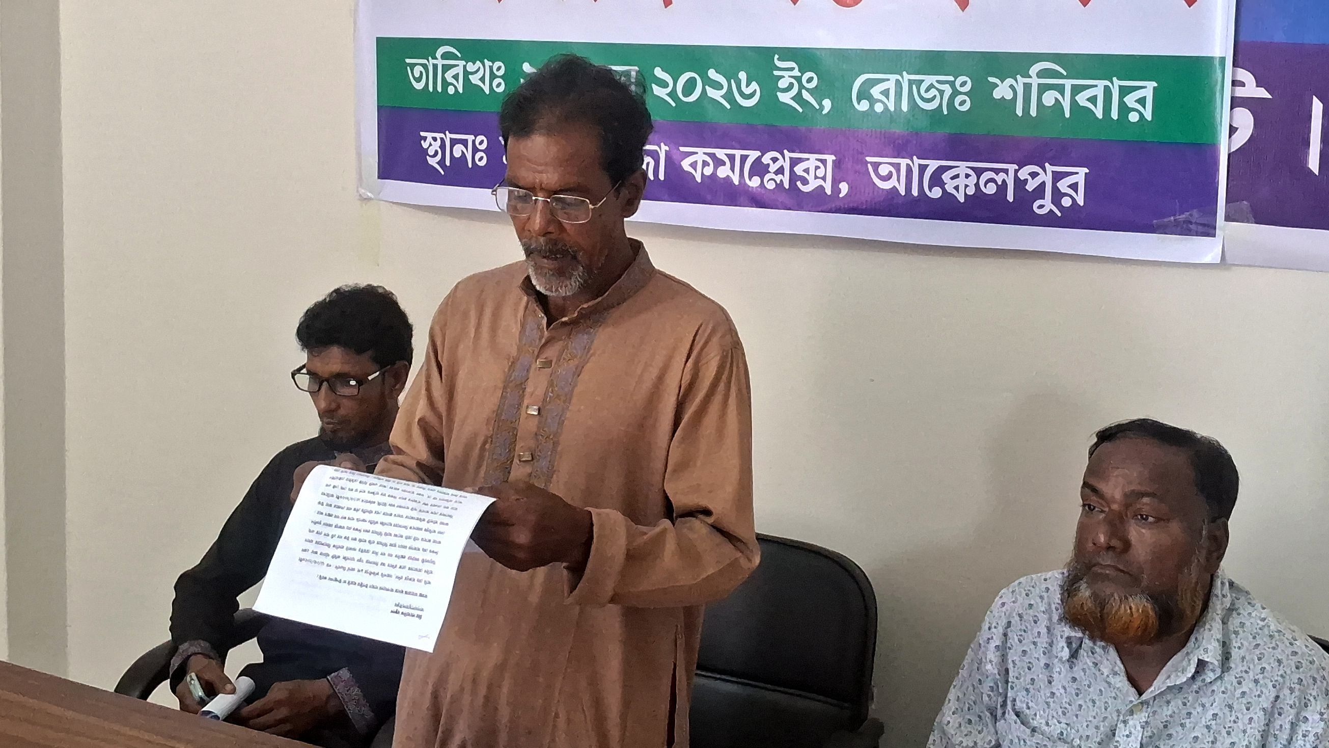 প্রধান শিক্ষককে লাঞ্ছনা: নিজেকে নির্দোষ দাবি করে বিএনপি নেতার পাল্টা সংবাদ সম্মেলন