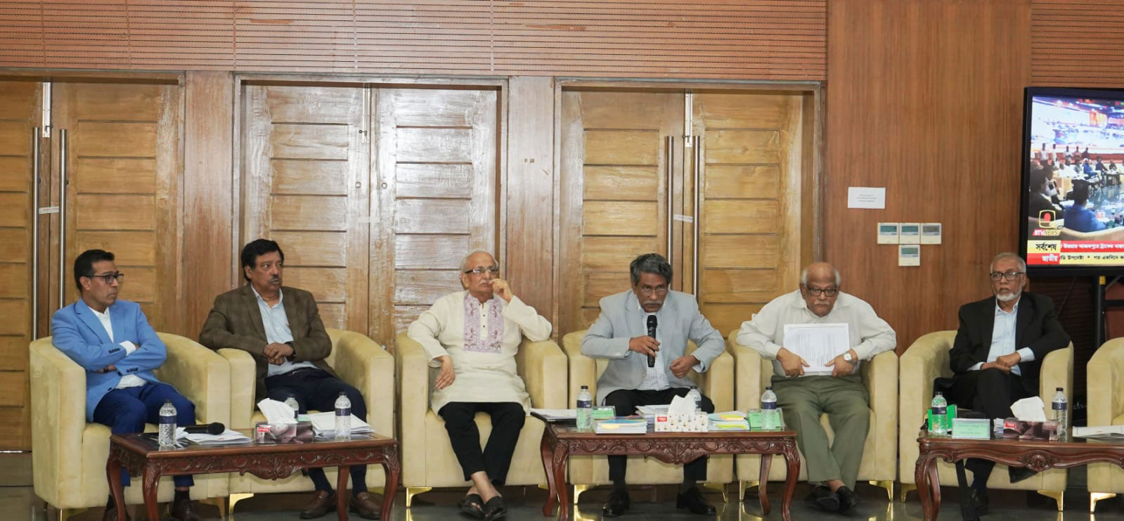 আশাব্যঞ্জক অগ্রগতির ক্ষেত্রে আমরা খানিকটা পিছিয়ে আছি: আলী রীয়াজ