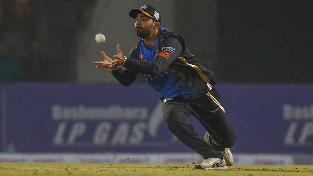 জাতীয় দলে খেলতে কী করতে হবে আলিসকে