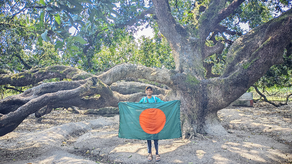 বিনা খরচে ৬৪ জেলা ভ্রমণে বেরিয়েছেন ঝিনাইদহের তরুণ আলিম দার