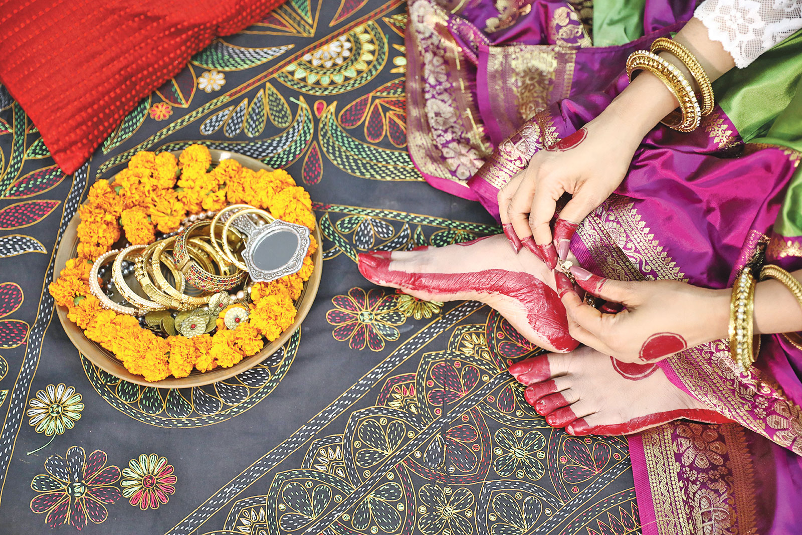 আলতা পেনে আলতা পরুন