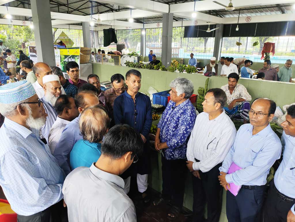 আম রপ্তানি ৫০ হাজার টনে উন্নীত করতে কাজ করছে সরকার: কৃষিসচিব