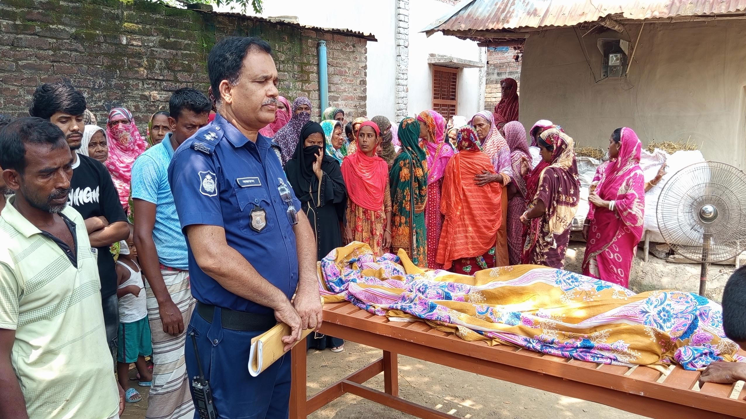 আম পাড়া নিয়ে বিরোধে বৃদ্ধকে পিটিয়ে হত্যা, আটক ২