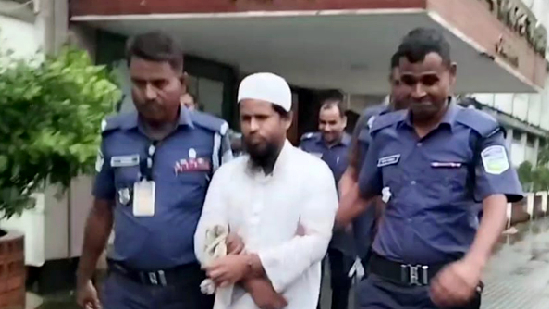 সেই মাদ্রাসাশিক্ষকের সঙ্গে নবজাতকের ডিএনএর মিল পাওয়া গেছে