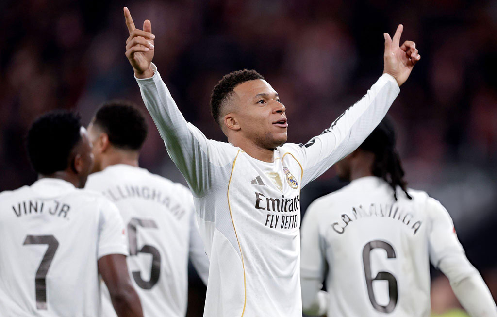 জাদুকরী এমবাপ্পের প্রশংসায় পঞ্চমুখ কোচ, বার্সার আরও কাছে রিয়াল