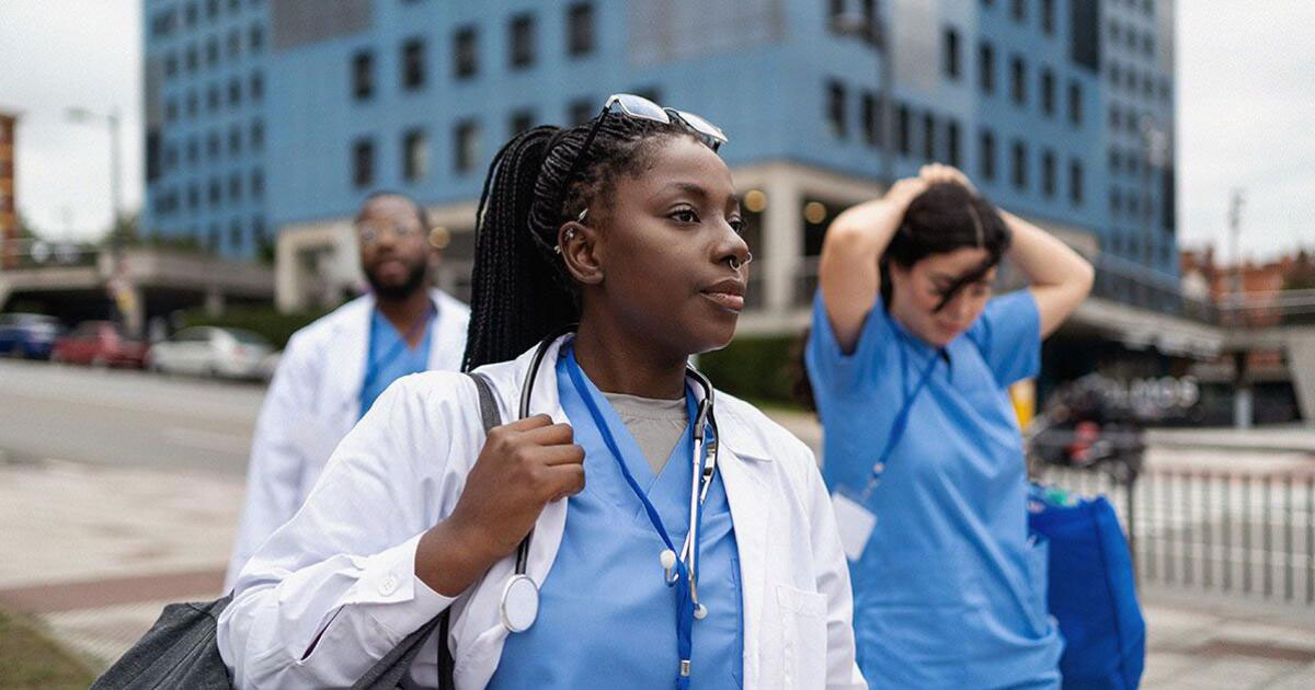 বিশ্বে সর্বোচ্চ বেতন পেয়েও কেন পেশা ছাড়ছেন মার্কিন চিকিৎসকেরা