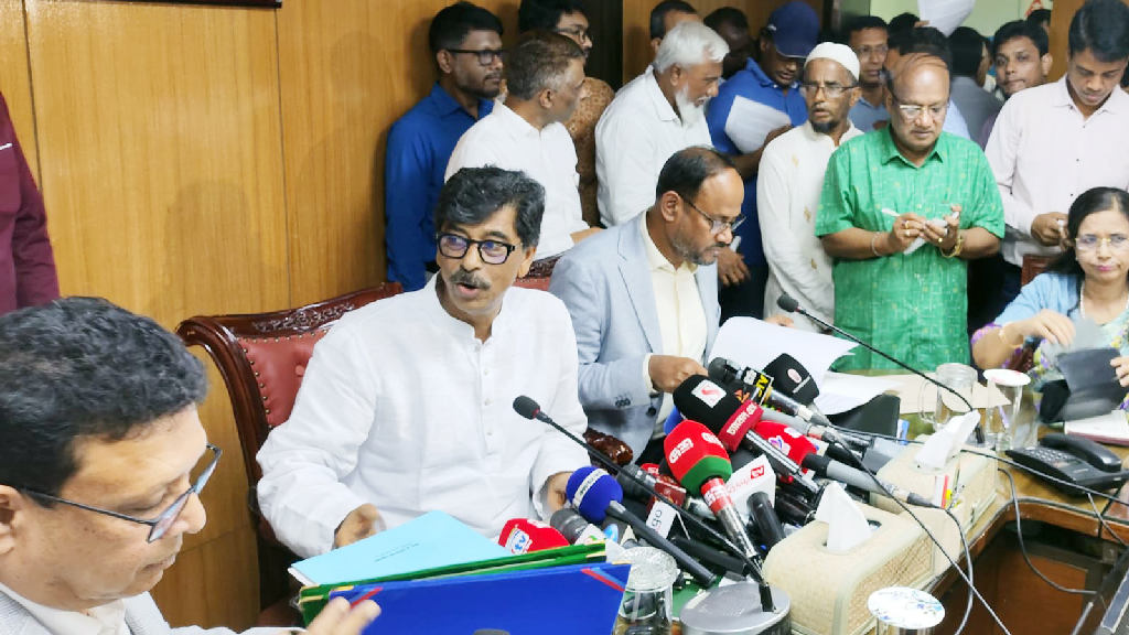 ইলিশ উৎপাদন বাড়াতে নদী খনন ও জেলেদের বিকল্প কর্মসংস্থানের উদ্যোগ
