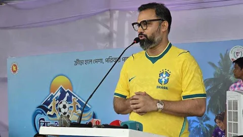 দুই চ্যাম্পিয়ন দলের প্রীতি ম্যাচ, প্রতিমন্ত্রী খেলবেন কোন দলে
