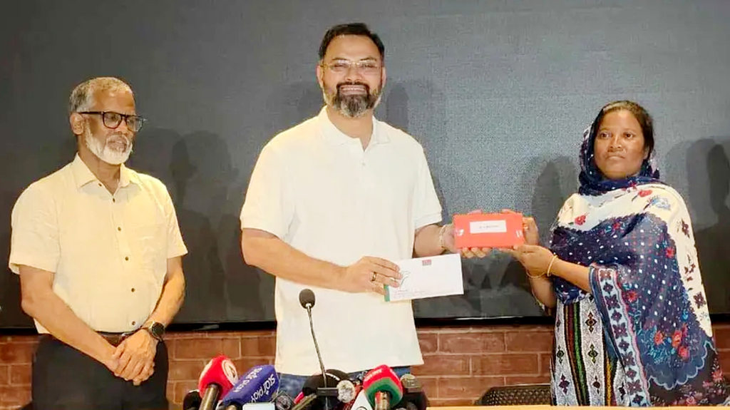 নতুন কুঁড়ি চ্যাম্পিয়ন কিসকুর মাকে চাকরির আশ্বাস ক্রীড়া প্রতিমন্ত্রীর