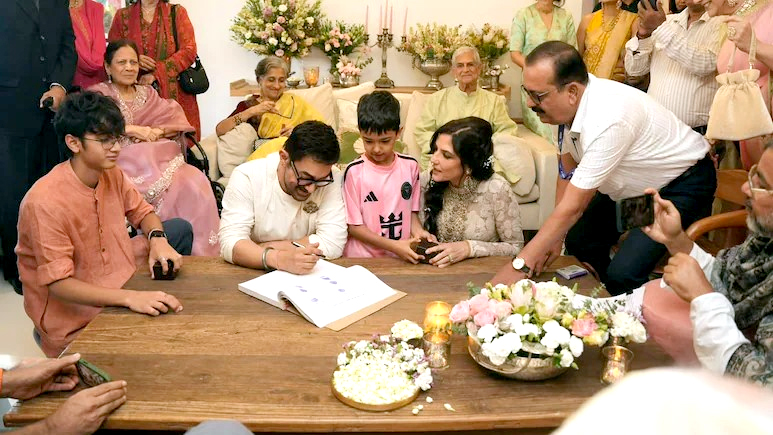 অবশেষে গাঁটছড়া বাঁধলেন আমির খান ও গৌরী স্প্র্যাট