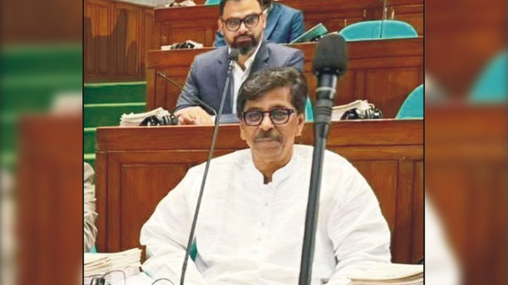 ‘আমার সাথে পুলিশ নাই, মুরগি আছে’