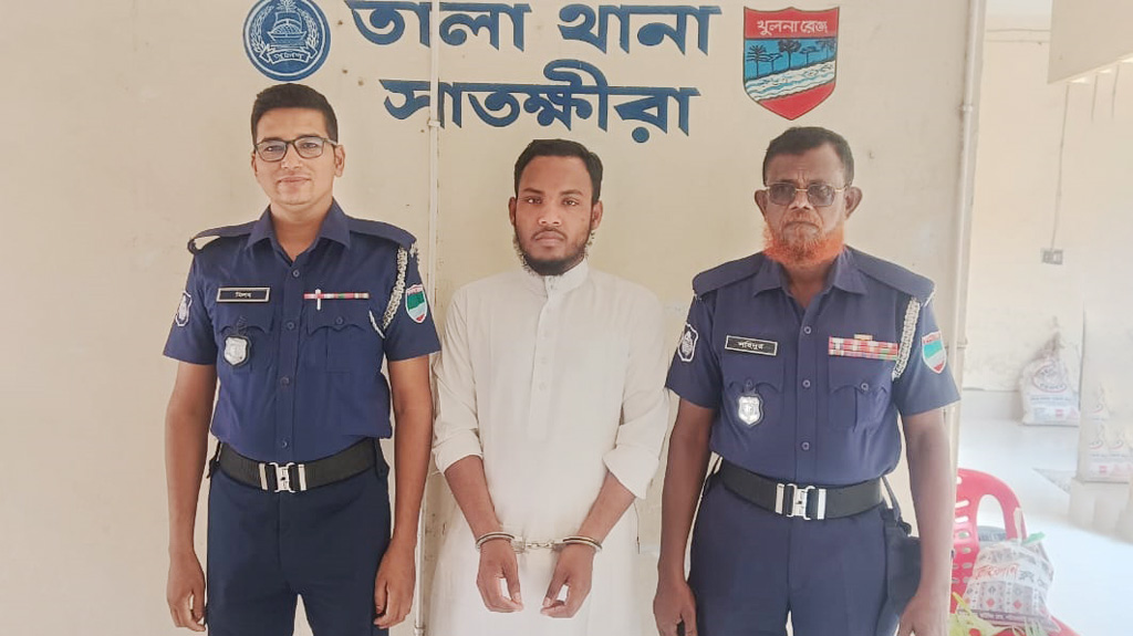 গায়ে কেরোসিন ঢেলে কলেজছাত্রীর আত্মহনন, পলাতক ইমাম গ্রেপ্তার