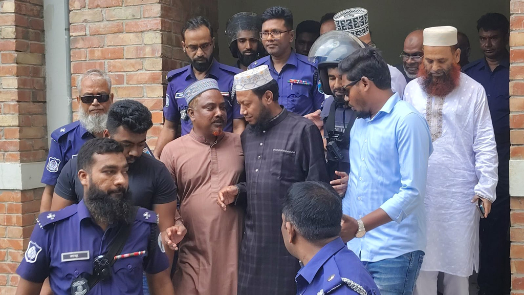 সিরাজগঞ্জের দুটি মানহানির মামলায় এমপি আমির হামজার স্থায়ী জামিন